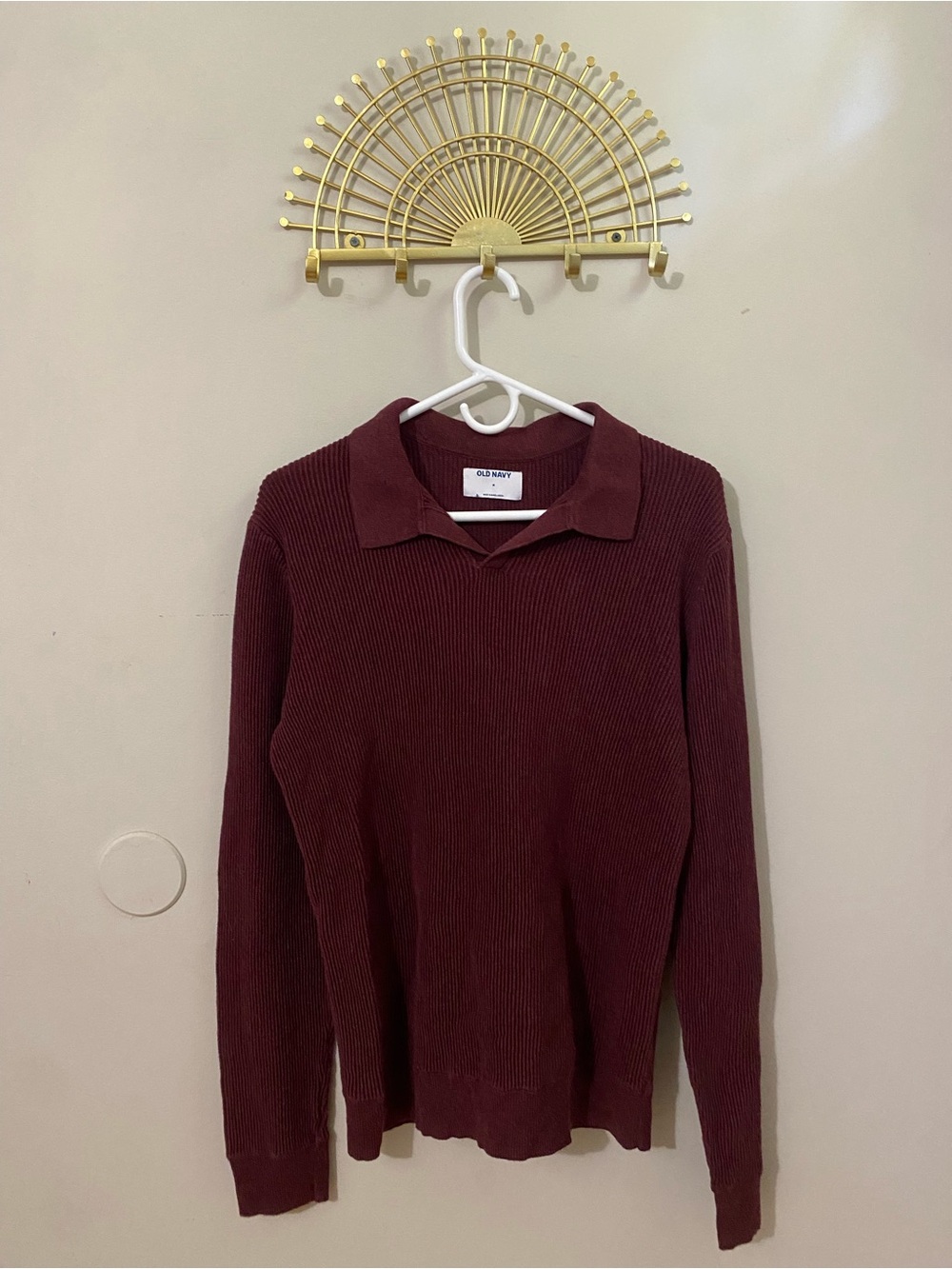 Old Navy Men's V-Neck Ribbed Sweater in Burgundy